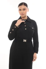 Čierne košeľové šaty so zlatými gombíkmi a opaskom – Obrázok 2